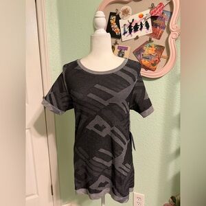 Simply Vera Charcoal Geometric Tee